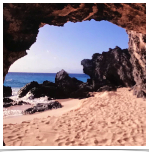 Tucker's Town's Natural Arches Beach - famous for its natural rock formations and caves (largely destroyed by Hurricane Fabian in 2003).
