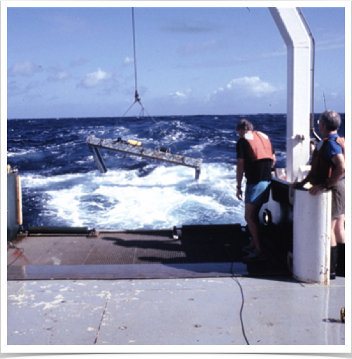The MOCNESS-trawl consists of five single nets and a diversity of physical oceanographic instruments.